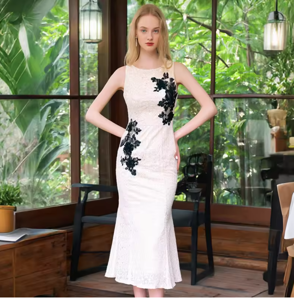 ホワイトスパンコールデザインドレス